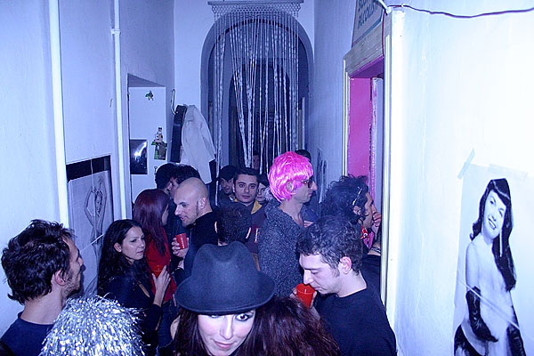 Itālija. House / sex / porno / hard-to-describe party. (Mājas /seksa /pornogrāfijas /grūti-aprakstīt grūstiņš)15