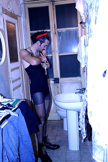 Itālija. House / sex / porno / hard-to-describe party. (Mājas /seksa /pornogrāfijas /grūti-aprakstīt grūstiņš)16