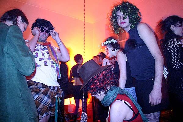 Itālija. House / sex / porno / hard-to-describe party. (Mājas /seksa /pornogrāfijas /grūti-aprakstīt grūstiņš)25
