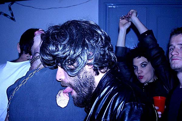 Itālija. House / sex / porno / hard-to-describe party. (Mājas /seksa /pornogrāfijas /grūti-aprakstīt grūstiņš)4