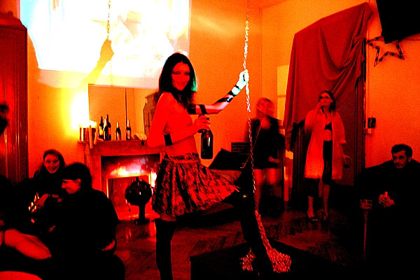 Itālija. House / sex / porno / hard-to-describe party. (Mājas /seksa /pornogrāfijas /grūti-aprakstīt grūstiņš)49