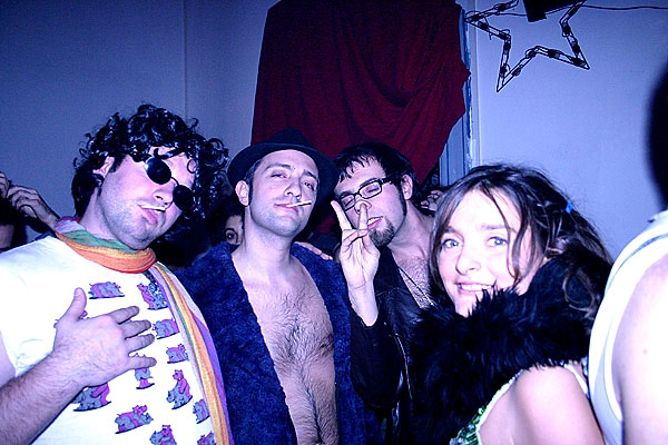 Itālija. House / sex / porno / hard-to-describe party. (Mājas /seksa /pornogrāfijas /grūti-aprakstīt grūstiņš)6