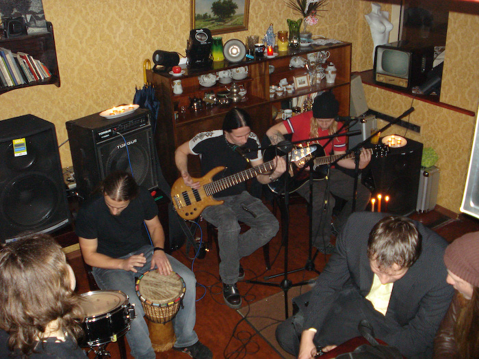 Grupas <em>Apēdājs</em> koncertatmosfēra kafejnīcā <em>Leningrad</em>12