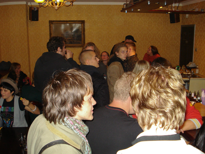 Grupas <em>Apēdājs</em> koncertatmosfēra kafejnīcā <em>Leningrad</em>4
